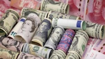 الدولار يتخطى حاجز 53 جنيها مع بداية تعاملات الثلاثاء 12 مايو