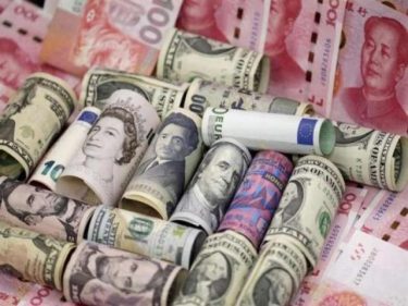 الدولار يتخطى حاجز 53 جنيها مع بداية تعاملات الثلاثاء 12 مايو