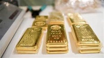 رغم زيادة مشتريات البنوك المركزية.. تأثر الأسواق بالأحداث يضغط على أسعار الذهب