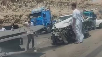 تصادم سيارات أعلى الأوتوستراد بحلوان.. والأجهزة الأمنية تتدخل لرفع آثار الحادث
