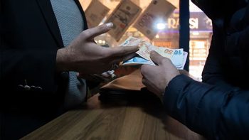 3 عملات بالأسواق.. كيف يواجه سكان الشمال السوري أزمة الأسعار؟ | اقتصاد
