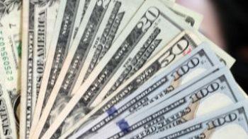 53.07 جنيه سعر الدولار مقابل الجنيه فى البنك الأهلى المصرى