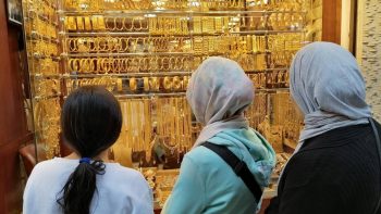 رؤيا الإخباري | تراجع ملحوظ في أسعار الذهب عالميا مع هبوط الأونصة إلى مستويات 4418 دولارا