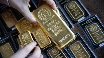 الذهب يصعد مع تراجع الدولار.. والأسواق تترقب انفراجة في الشرق الأوسط