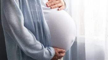 لحماية الأم والجنين| حظر تشغيل النساء في 13 مهنة شاقة خلال الحمل والرضاعة.. تعرف عليها؟