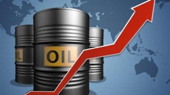 سعر النفط يرتفع قليلا مع استمرار السوق في متابعة التطورات السياسية بدقة