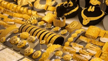 عاجل: انهيار الذهب اليوم في مصر! عيار 21 يهوي إلى 6910 جنيه… هل تنخفض أسعاره 50% خلال الأسبوع؟