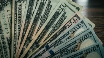 عاجل: أسعار الدولار في مصر تتحدّد رسمياً اليوم… هذا ما تثبّت عليه في البنوك!