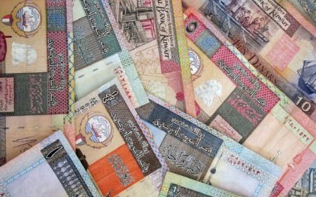 سعر الدينار الكويتي مقابل الجنيه في البنك التجاري الدولي خلال تعاملات اليوم 13 مايو 2026