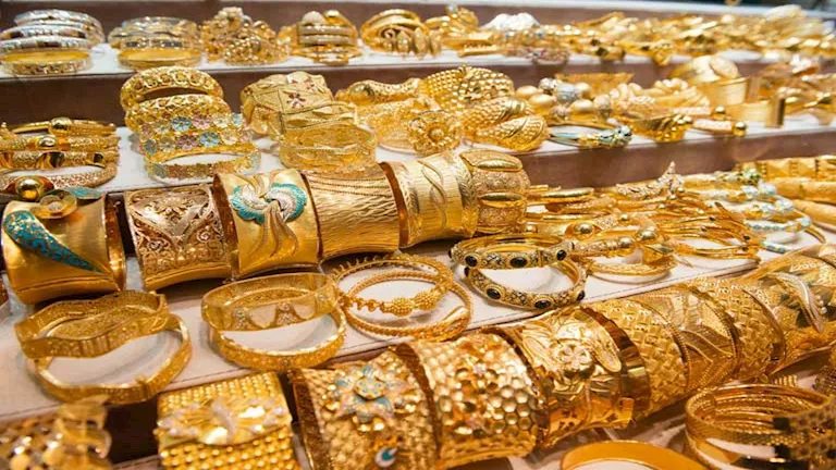 آي صاغة: قفزة الدولار تضغط على تسعير الذهب محليًا