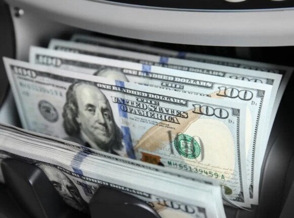 أدنى 53 جنيها.. كم سعر الدولار أمام الجنيه المصري في البنوك اليوم؟ – الأسبوع