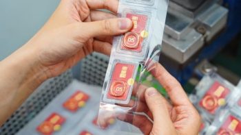 أسعار الذهب اليوم (1 مايو): عكست مسارها وارتفعت بعد 3 أيام متتالية من الانخفاض.