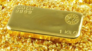 أسعار الذهب تتراجع بقرابة 1%