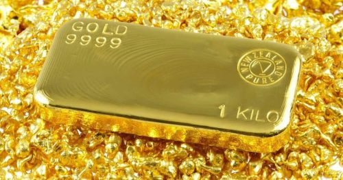 أسعار الذهب تتراجع بقرابة 1%