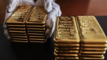 أسعار الذهب تستقر قرب مستويات قياسية