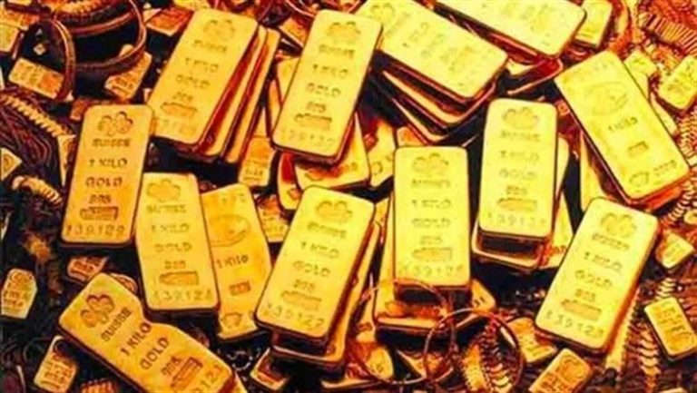 أسعار الذهب تفقد بريقها عالميًا وسط مخاوف التضخم والفائدة.. ماذا يحدث في الأسواق؟