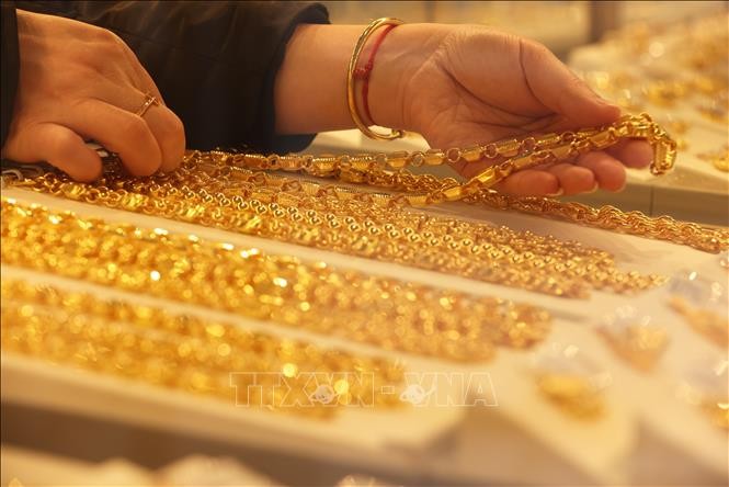 أسعار الذهب من 18 إلى 24 مايو: انخفض سعر الذهب في بورصة سان خوسيه إلى أقل من 162 مليون دونغ فيتنامي، وسارع الناس إلى إيداع مدخراتهم.