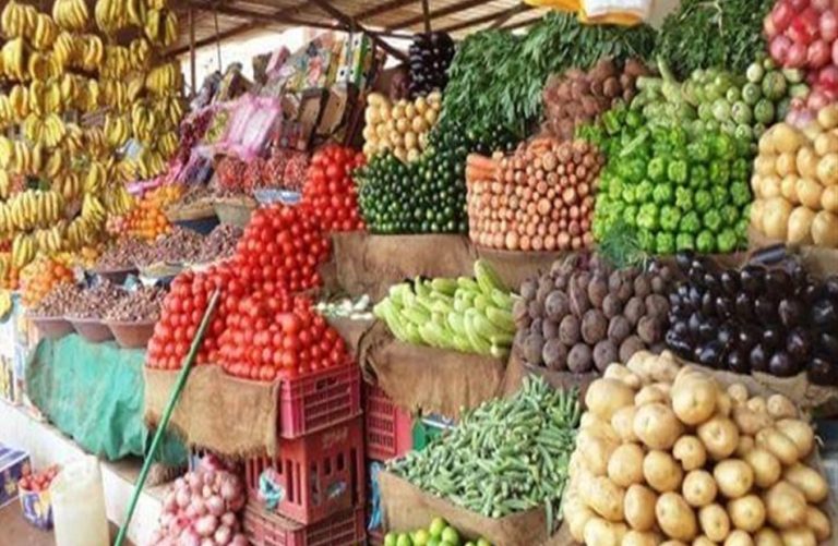 استقرار أسعار الخضراوات والفاكهة في أسواق محافظة كفرالشيخ اليوم السبت