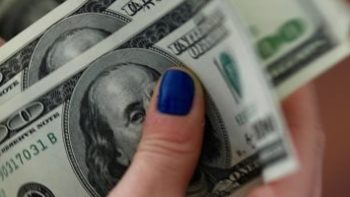 استقرار الأخضر.. سعر الدولار اليوم السبت بالبنوك المصرية