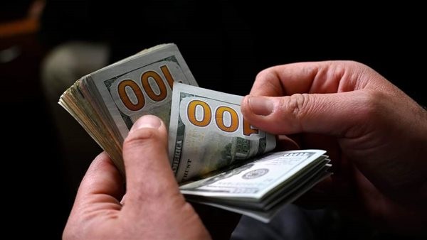 استقرار سعر الدولار في البنوك بداية التعاملات