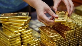 الذهب يتجه لتسجيل خسارة للأسبوع الثاني على التوالي مع صعود النفط