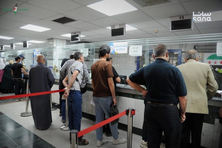 السورية للبريد تواصل صرف رواتب المتقاعدين ضمن مساعيها لتخفيف الأعباء عن المواطنين