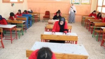 انتهاء امتحانات أخر العام لصفوف النقل الأسبوع الجارى.. المدارس تصحح كراسات الإجابة أول بأول.. وتؤكد: تطبيق معايير الدقة والشفافية لحصول كل طالب على حقه.. وتكشف موعد إعلان نتائج التيرم الثانى