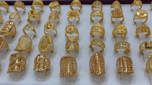 بأول التعاملات .. 7742 جنيها