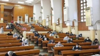 بعد إجازة عيد الأضحى.. ماراثون امتحانات نهاية العام يعود للجامعات.. عمداء الكليات: استئناف الاختبارات حضوريا .. وتوجيهات بسرعة تصحيح الامتحانات أول بأول.. ومراجعة وسائل التهوية لامتحانات فى جو مثالى