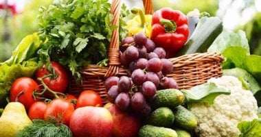 تباين طفيف واستقرار يسيطر على أسعار الخضروات والفاكهة بسوق العبور