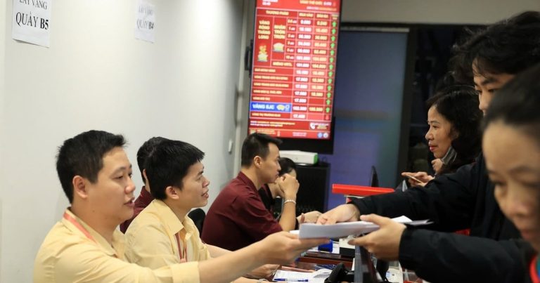 تحديث أسعار الذهب اليوم، ظهراً، 10 مايو 2026: سبائك الذهب، والخواتم (BTMC، BTMH)، وDOJI، وPhu Quy، وأسعار الذهب العالمية.