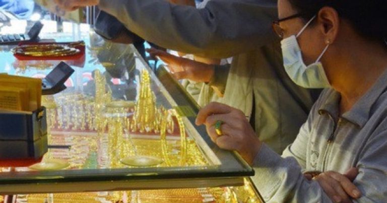 تحديث الساعة 8:30 صباحًا في 15 مايو 2026: انخفض سعر الذهب بمقدار مليون دونغ فيتنامي، بينما ظل سعر BTMC SJC دون تغيير.