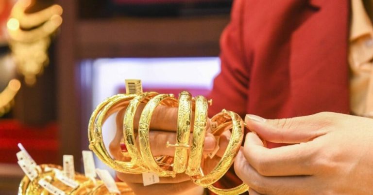 تحديث الساعة 8:30 صباحًا، 11 مايو 2026: انخفضت أسعار الذهب بمقدار 0.5 إلى 1.5 مليون دونغ فيتنامي، بينما ظلت أسعار BTMC وSJC دون تغيير.