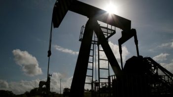 تراجع أسعار النفط بأكثر من 2.5% وبرنت دون 109 دولارات