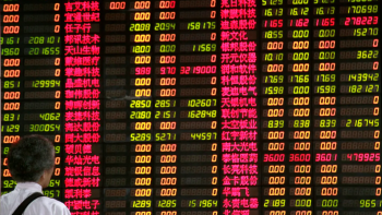 تراجع الأسهم الصينية رغم تثبيت أسعار الفائدة