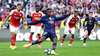 تعادل بي إس جي ضد أرسنال واللجوء للعب شوطين إضافيين في نهائي دوري الأبطال.. صور