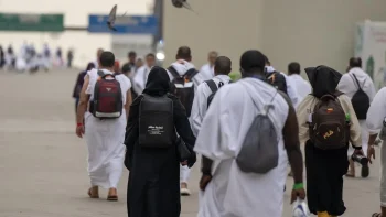 جموع ضيوف الرحمن تتوافد إلى مشعر منى لقضاء يوم التروية