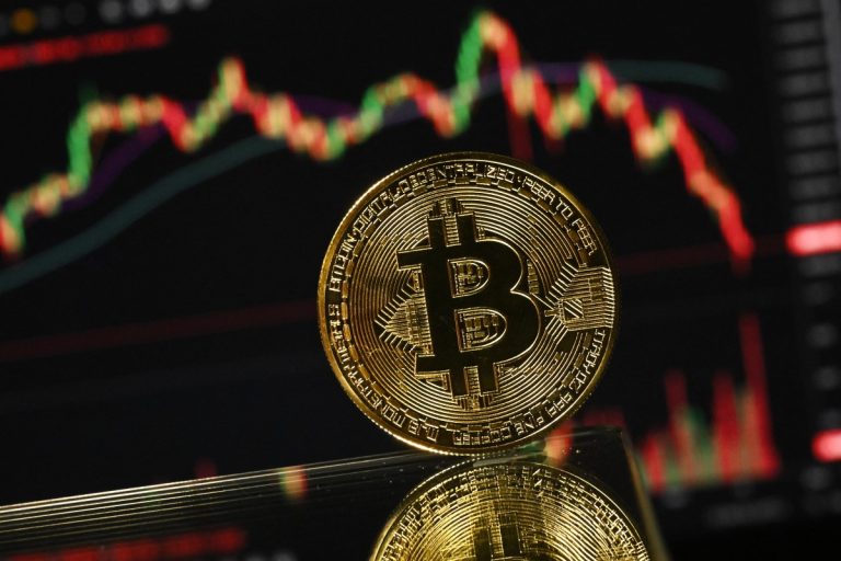 سعر البتكوين يصعد بشكل ملحوظ في أبريل.. لكن هذا الارتفاع عرضة للخطر
