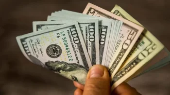 سعر الدولار الآن في مصر داخل البنوك الحكومية والخاصة.. الأخضر سعره ثابت