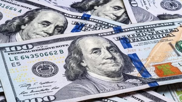 سعر الدولار اليوم بعد الانخفاض في البنوك.. تعرف عليه