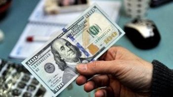 سعر الدولار على مدار الساعة.. 52.52 جنيه شراء الأخضر فى بنك مصر