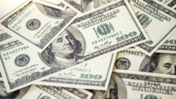 سعر الدولار على مدار الساعة.. 53.57 جنيه شراء الأخضر فى بنك المصرف المتحد