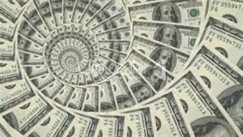 سعر الدولار مقابل الجنيه المصري اليوم الاثنين قبل بداية التعاملات.. آخر تحديث