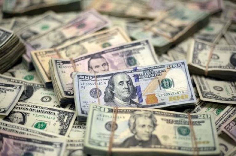 سعر الدولار مقابل الجنيه المصري يتراجع في البنوك بمنتصف تعاملات اليوم الثلاثاء