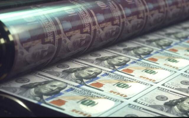سعر الدولار مقابل الجنيه المصري يصعد 26 قرشاً في البنوك اليوم الاثنين