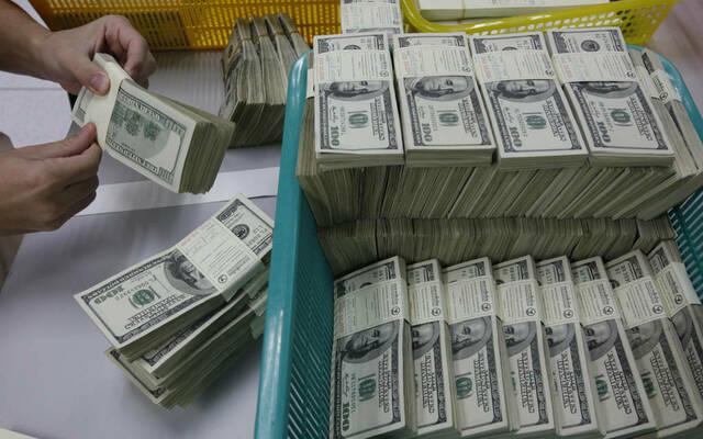 سعر الدولار مقابل الجنيه المصري يصعد في 11 بنكاً مع نهاية تعاملات اليوم الأحد
