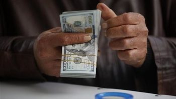 سعر الدولار مقابل الجنيه يستقر في البنوك مع تراجع السوق الموازية اليوم