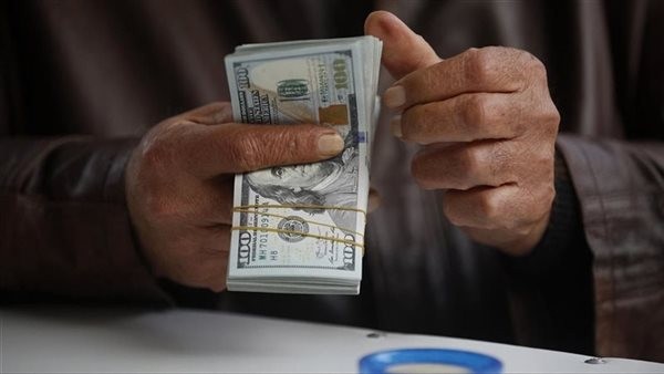 سعر الدولار مقابل الجنيه يستقر في البنوك مع تراجع السوق الموازية اليوم