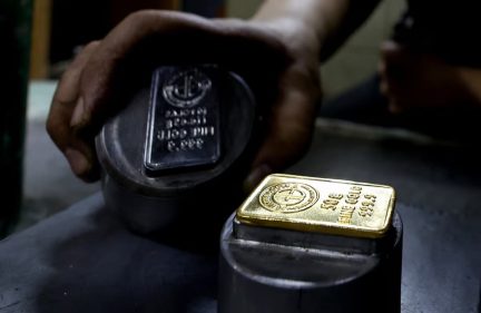 سعر الذهب اليوم، 21 مايو: ينجو من أدنى مستوى له في 7 أسابيع مع انخفاض عوائد السندات وأسعار النفط.