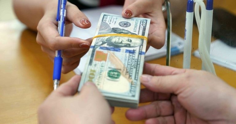 سعر صرف الدولار الأمريكي اليوم، 26 مايو 2026: البنوك ترفع أسعار الفائدة، والسوق ينخفض.